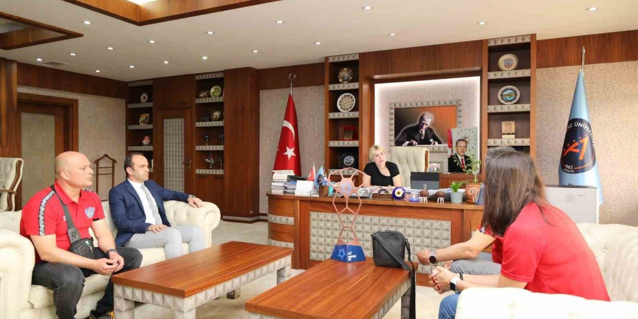 Rektör Özkan Avrupa şampiyonlarını ağırladı