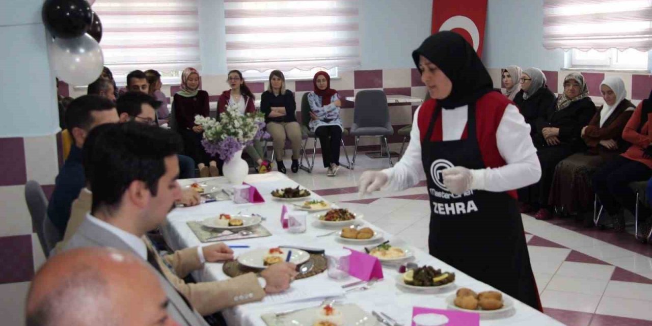 Aşçı adayları ‘Master Şef’ yarışmasıyla yeteneklerini sergiledi