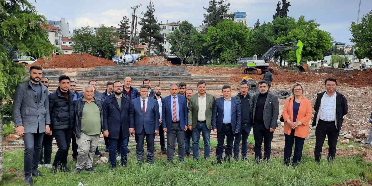 Uşak Millet Bahçesinde çalışmalar devam ediyor