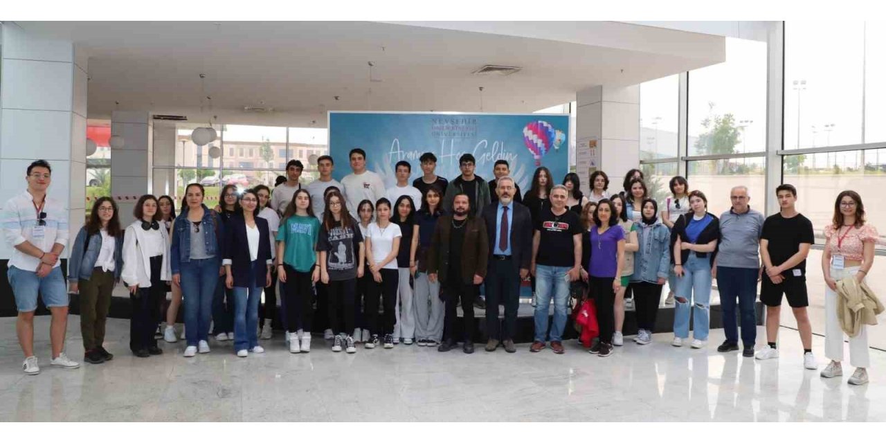 Liseli gençler NEVÜ’de