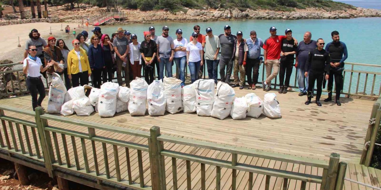 Sedir Adası’nda su altı ve kıyı temizliği