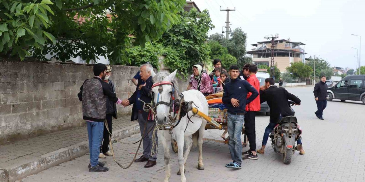 Başkan Özcan 8 kardeşin memleketlerine dönmelerini sağladı