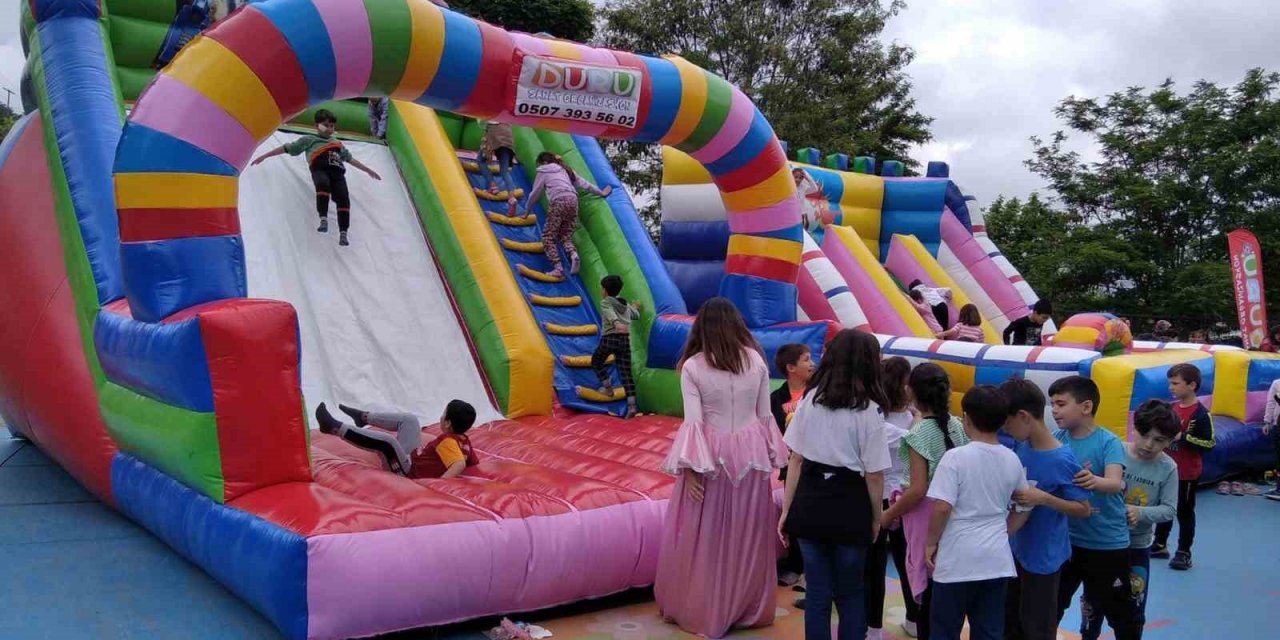 Çan Cumhuriyet İlkokulundan çocuk şenliği