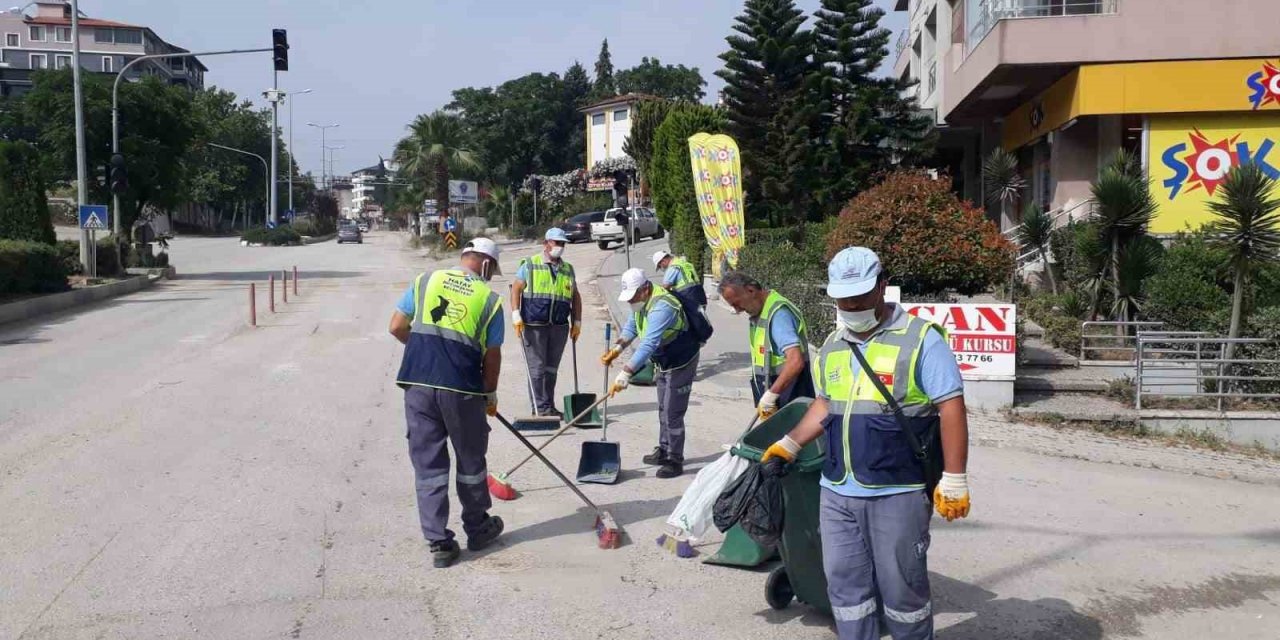 Hatay Büyükşehir Belediyesi’nin temizlik çalışmaları il genelinde devam ediyor