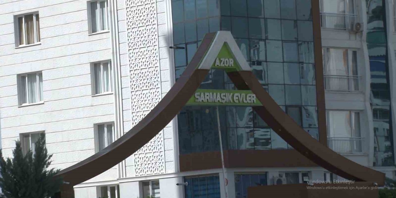 Uyuyan eşini yatakta öldürüp intihar etti