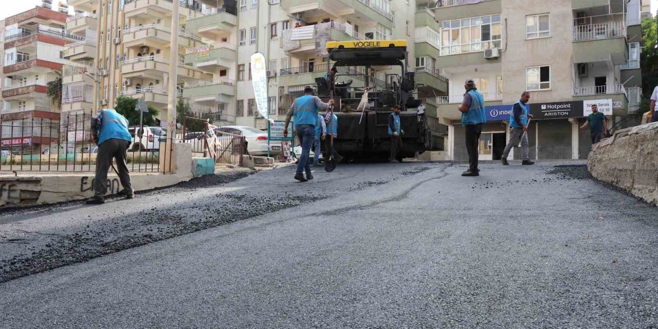 Canpolat sıcak asfalt çalışmalarını inceledi