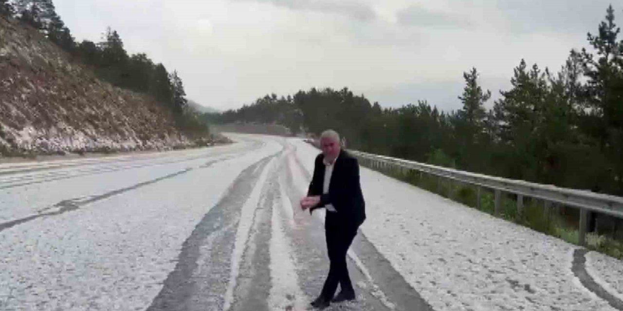 Sivas’ta ceviz büyüklüğünde dolu yağdı