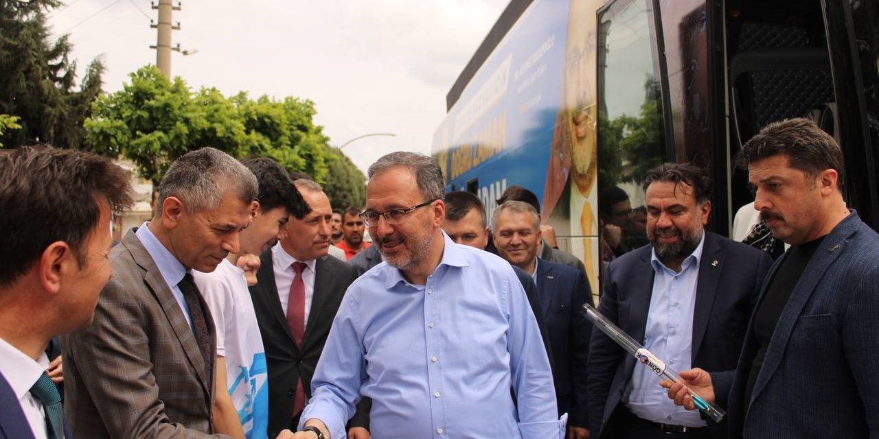 Bakan Kasapoğlu, depremde görev yapan itfaiye personeli ile buluştu