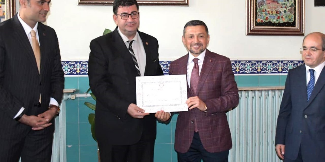 MHP Kütahya Milletvekili Ahmet Erbaş mazbatasını aldı