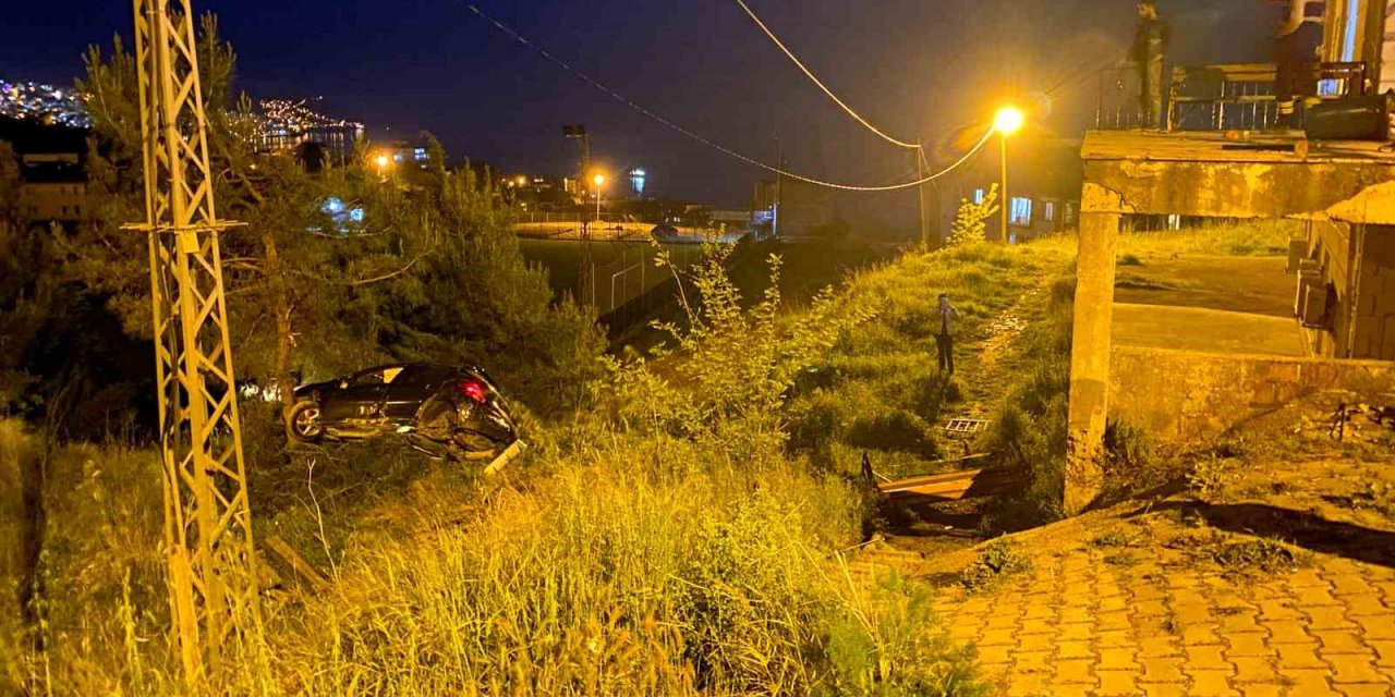Sinop’ta otomobil ormanlık alana düştü: 1 yaralı