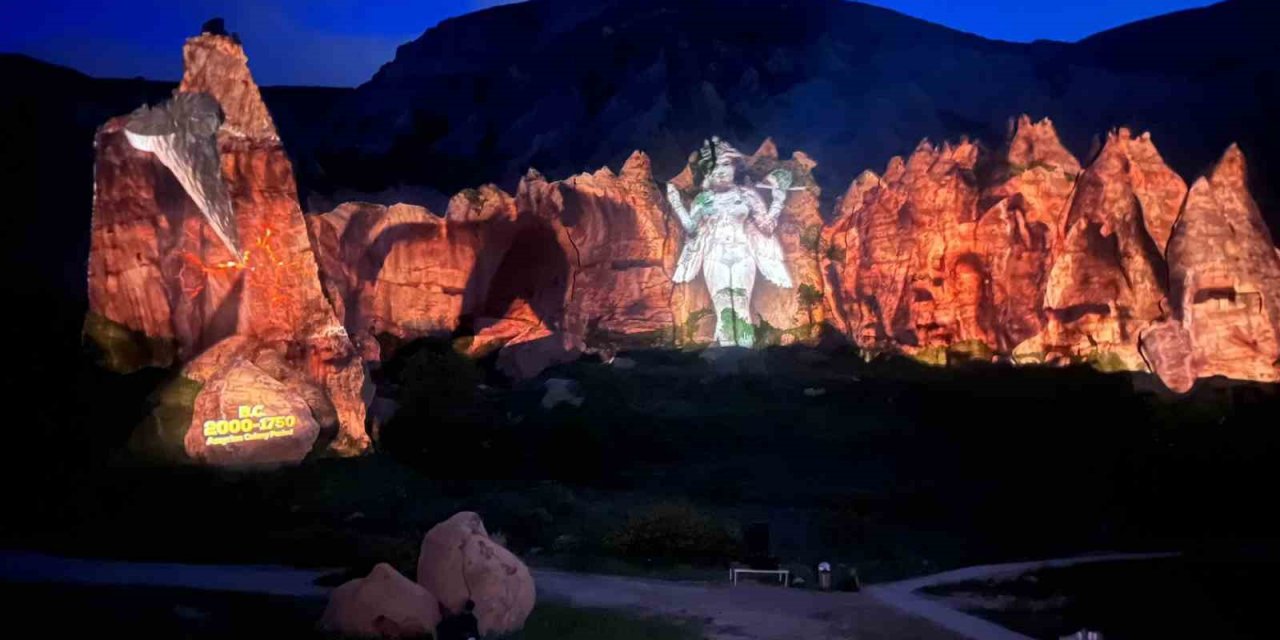 Kapadokya’da tarih peribacalarına yansıtıldı