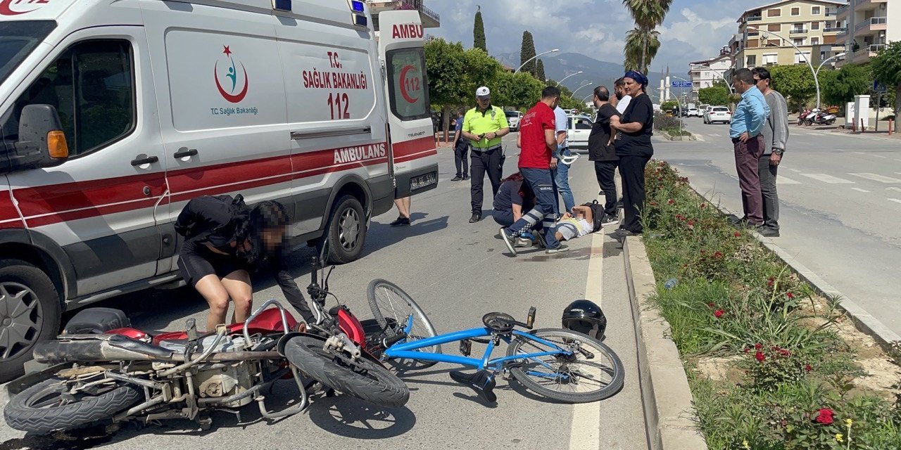 Genç kız, kazada yaralanan 9 yaşındaki çocuğun yanından bir an olsun ayrılmadı