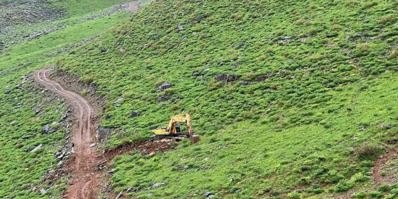 Uludere’de yayla yolları bir bir açılıyor
