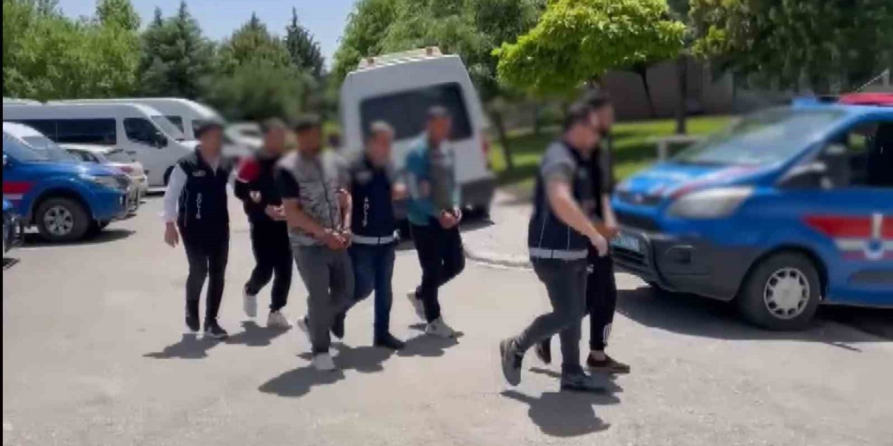 Gaziantep’te göçmen kaçakçılığı yapan 6 kişiye gözaltı