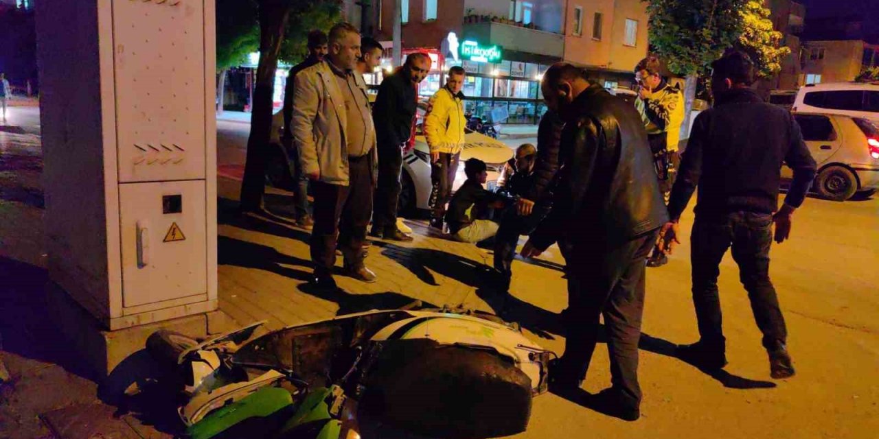 Otomobille çarpışan elektrikli bisiklet sürücüsü yaralandı