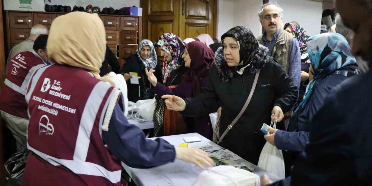 İzmit Belediyesi hacı adaylarını hediyelerle uğurladı