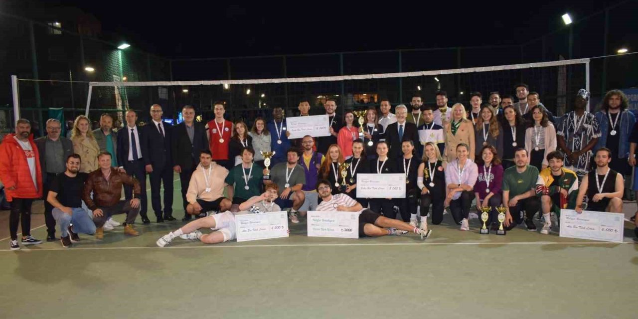 19 Mayıs Gençlik Kupası’nda kazananlar ödüllendirildi