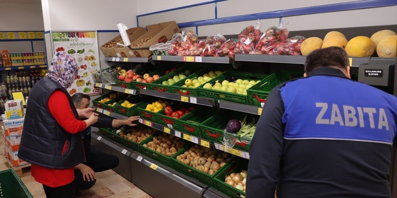 Yalova’da zabıta hal ve market fiyatları arasındaki farkı denetledi