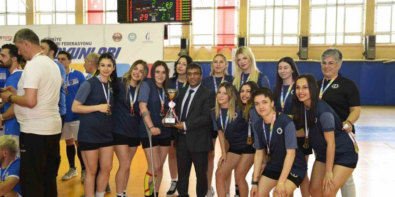 Manisa’da üniversitelerin spor şöleni sona erdi