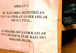 Dalgın cemaate özel ayakkabı rafı