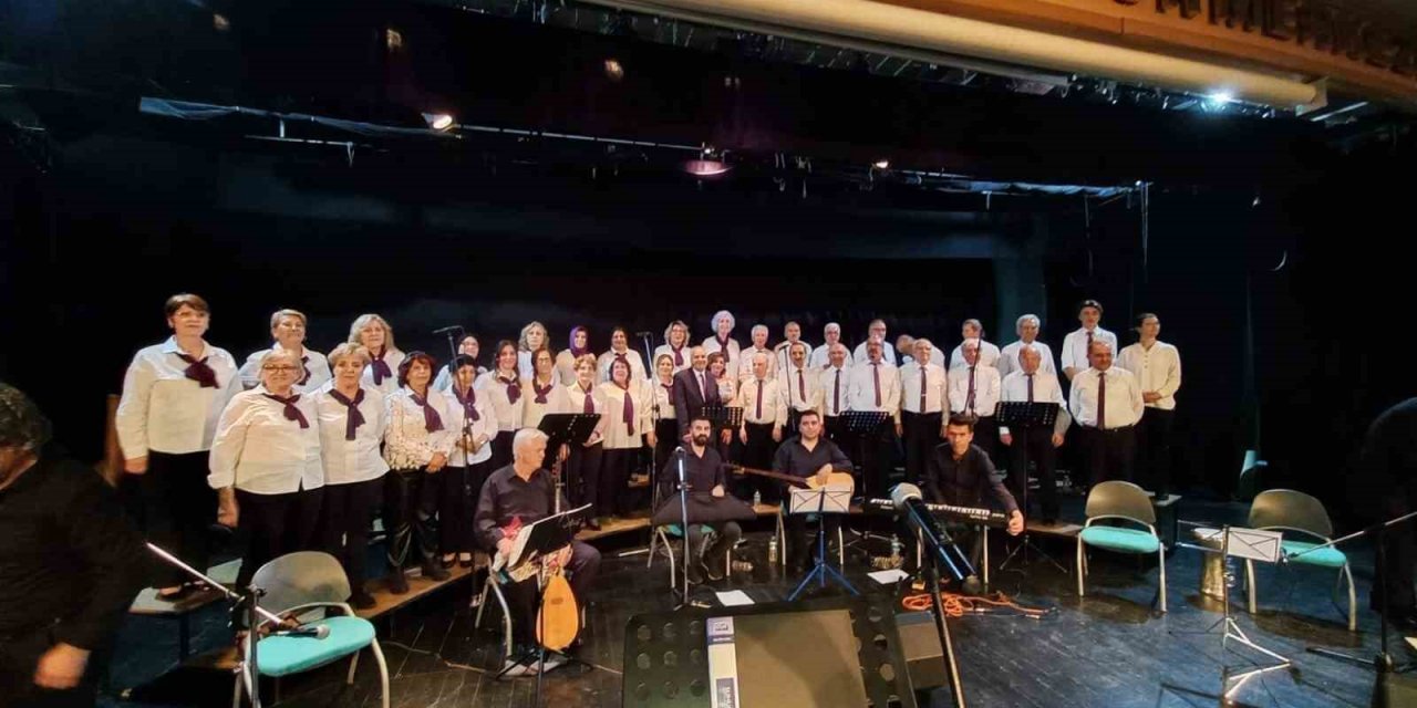 Eskişehir’de ‘Sazımızdan, sesimizden gönlünüze türküler’ konseri yoğun ilgi gördü