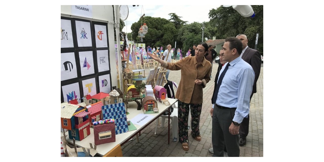 Kaymakam İlyas Memiş görsel sanatlar, teknoloji ve tasarım sergisine katıldı