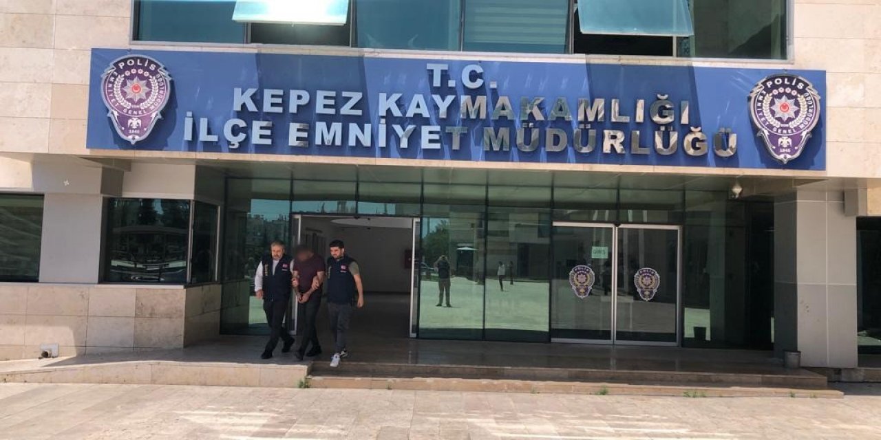 Antalya’da hapis cezası bulunan 2 firari yakalandı