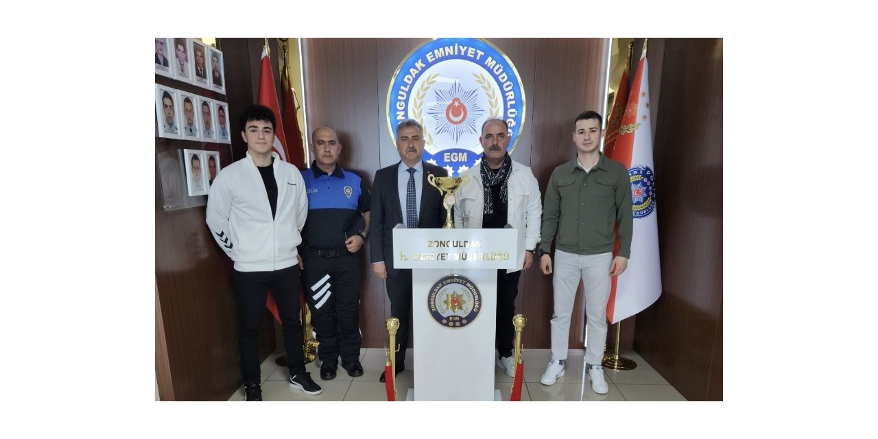 Şampiyonluk kupasını İl Emniyet Müdürü’ne getirdiler