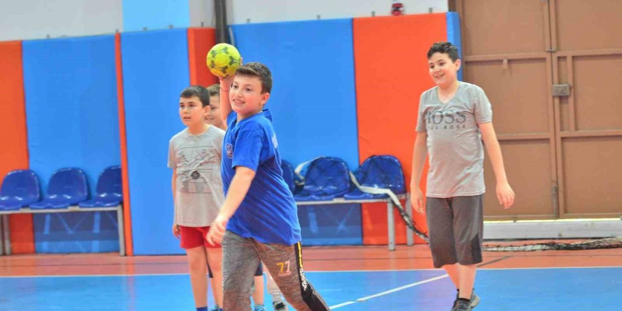 Yunusemre’de hentbola rekor ilgi