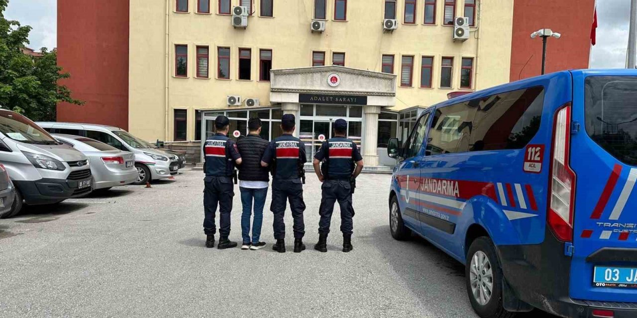 Uyuşturucu satma suçundan aranan şahıs uyuşturucu maddeler ile yakalandı