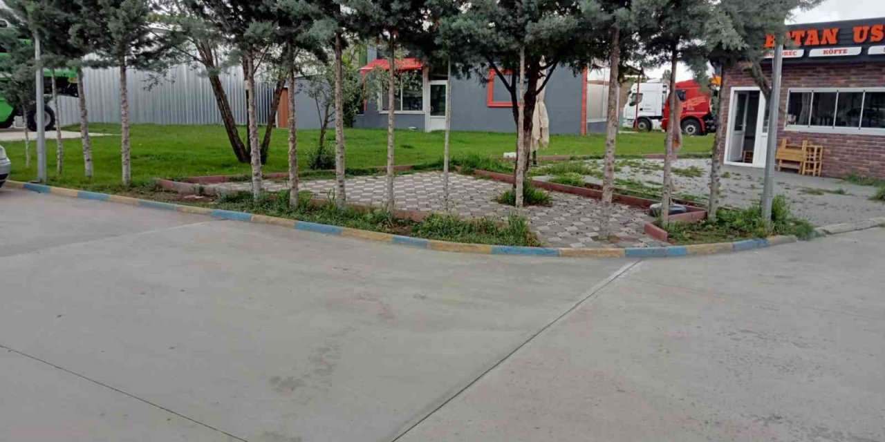 Akaryakıt istasyonunda motoru patlayan araç faciaya sebep oluyordu