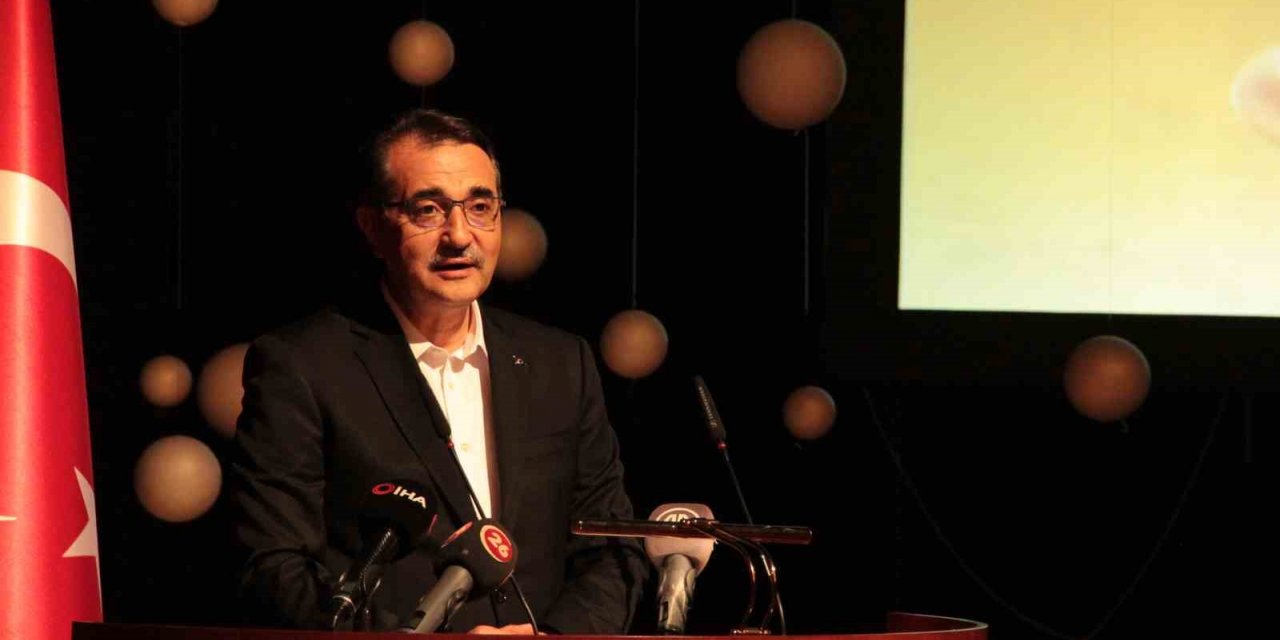 Bakan Dönmez; “Eskişehir’imizde de 20 yılda eğitim alanında 800 milyon liralık bir yatırım yapmış”