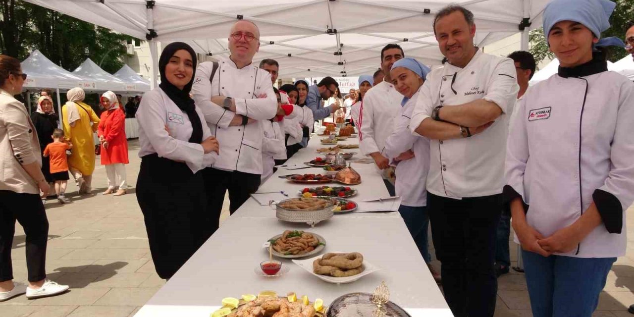 Gastronomi festivalinde Türk mutfağı ve yöresel yemekler sergilendi