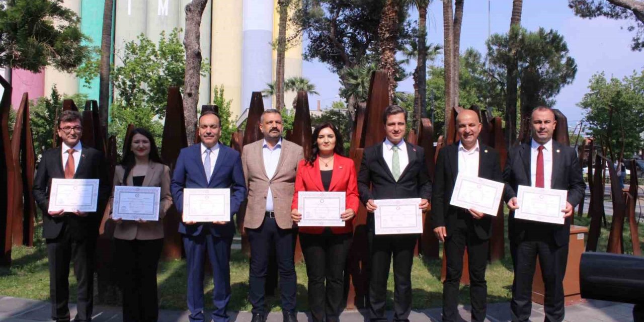 CHP İzmir vekilleri mazbatalarını aldı