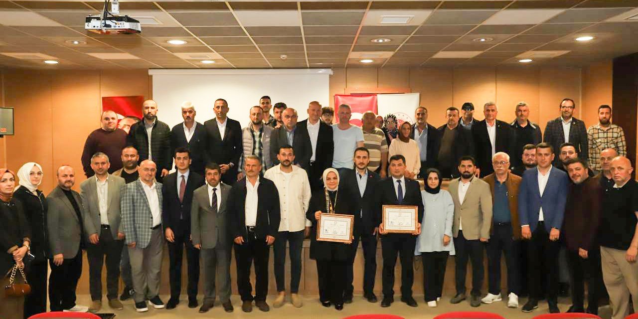AK Parti Düzce milletvekilleri mazbatasını aldı