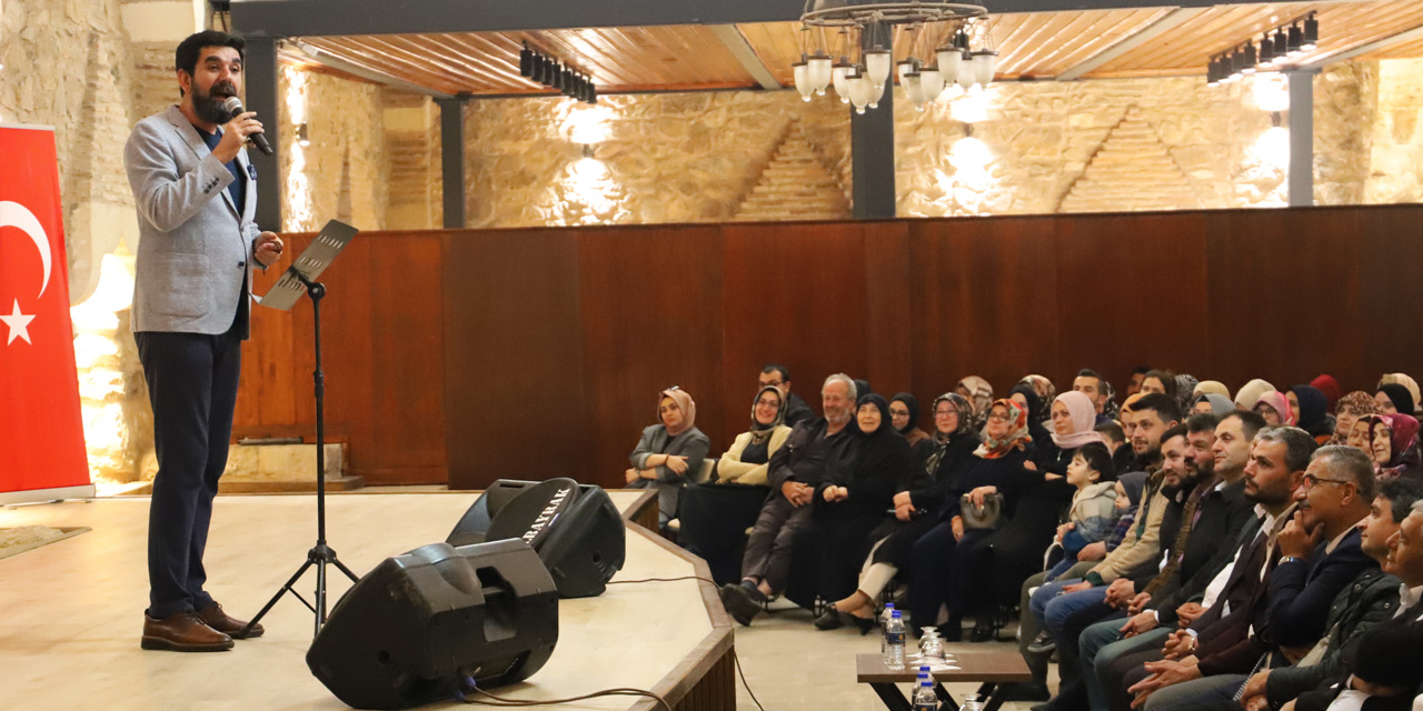 Konya Ilgın'da Mimar Sinan Kültür Han Kitap Kafe Serdar Tuncer konferansıyla açıldı