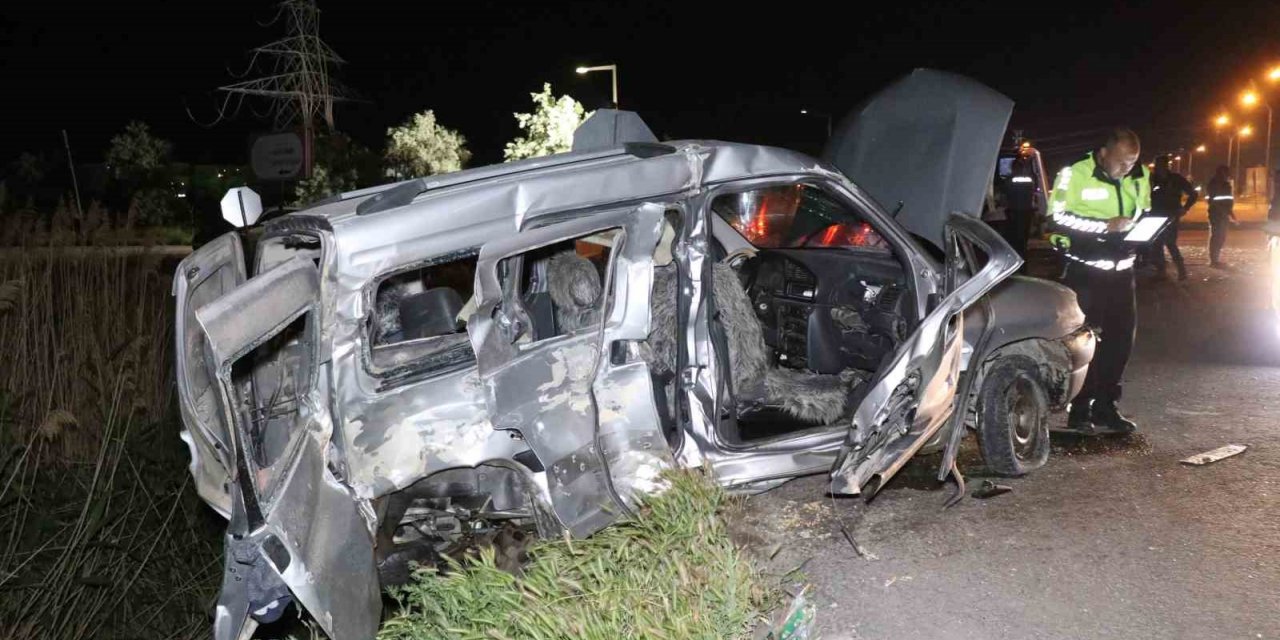 Aksaray Konya yolunda kaza! Ticari araçla minibüs çarpıştı: 5 yaralı