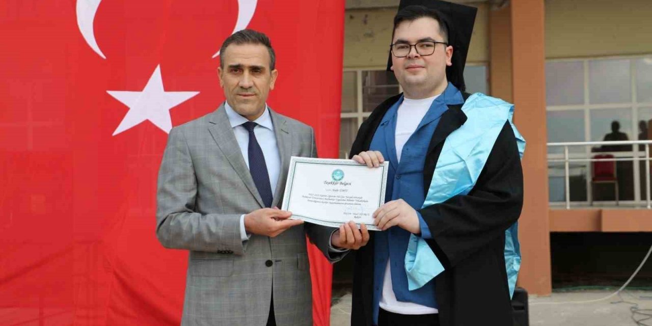 Balıkesir Üniversitesi yılın ilk mezunlarını Burhaniye’de verdi