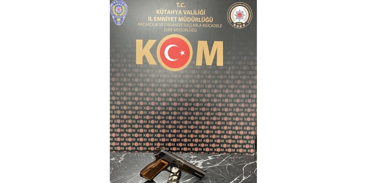 Kütahya’da bir evde ruhsatsız tabanca ele geçirildi