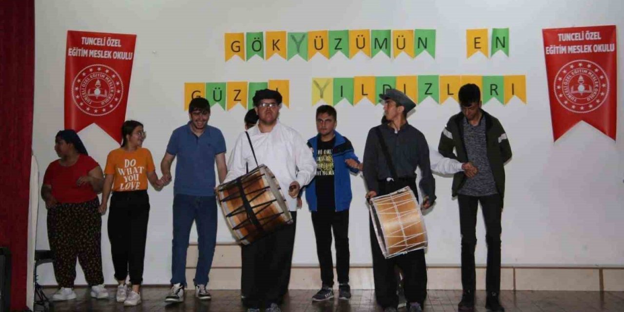 Tunceli’de özel öğrencilerden tiyatro gösterisi ve müzik dinletisi
