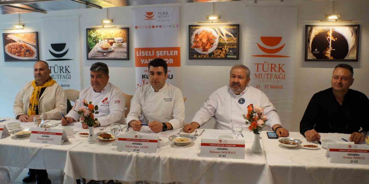 Liseli şefler finalde kazanabilmek için hünerlerini sergiledi