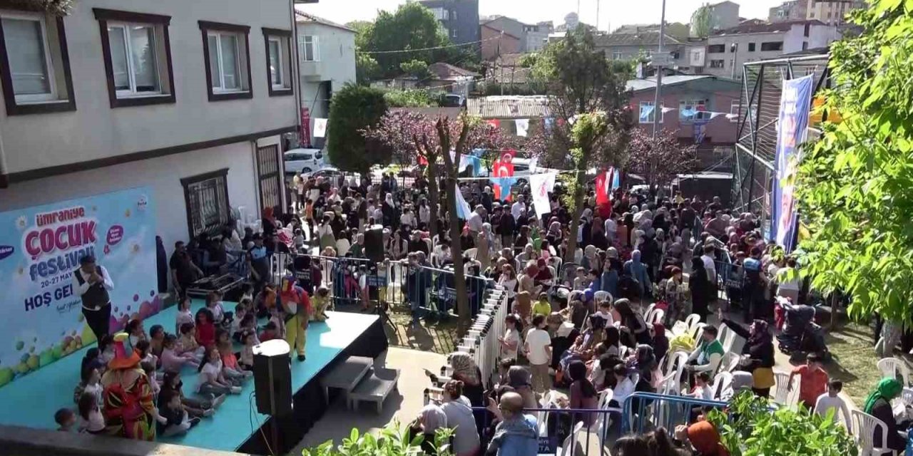 Ümraniye Çocuk Festivali’nde çocuklar doyasıya eğleniyor