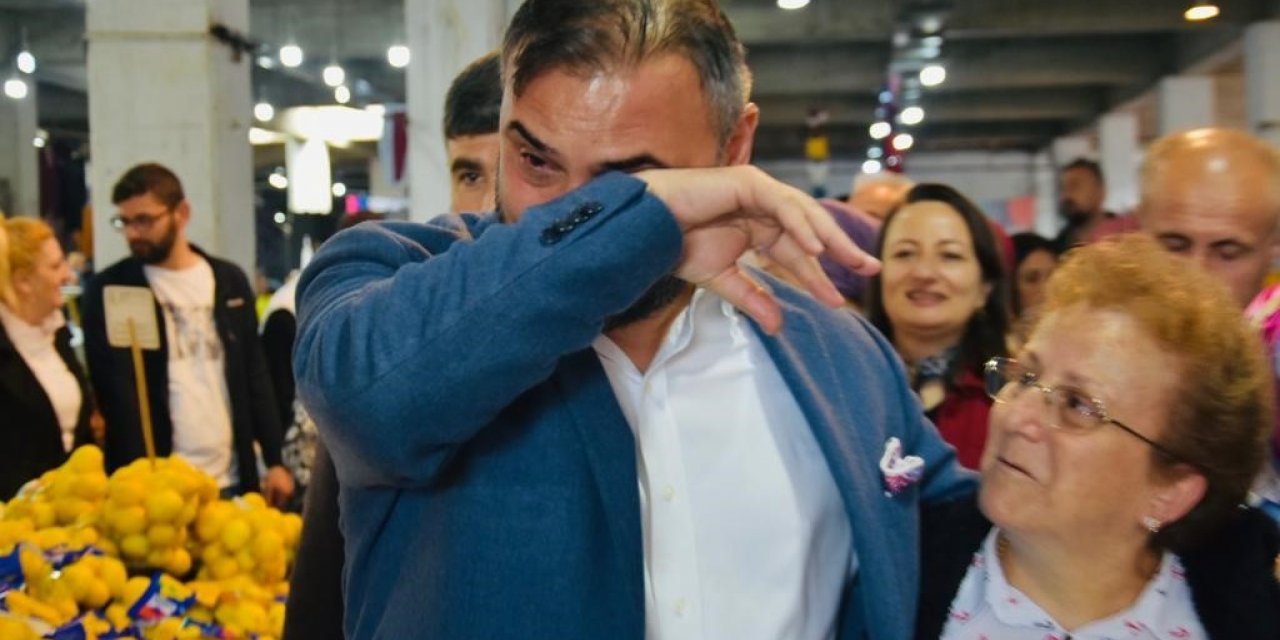 Milletvekili seçilemeyen adaya sakladığı posterini gösterince duygu dolu anlar yaşandı
