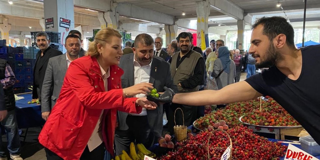 Başkan Hürriyet: "Pazarcı esnafı emeğin, alın terinin sembolüdür"