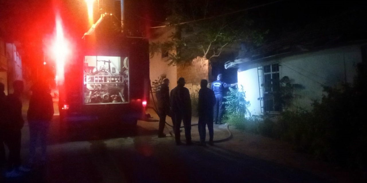 İki katlı evde çıkan yangın söndürüldü