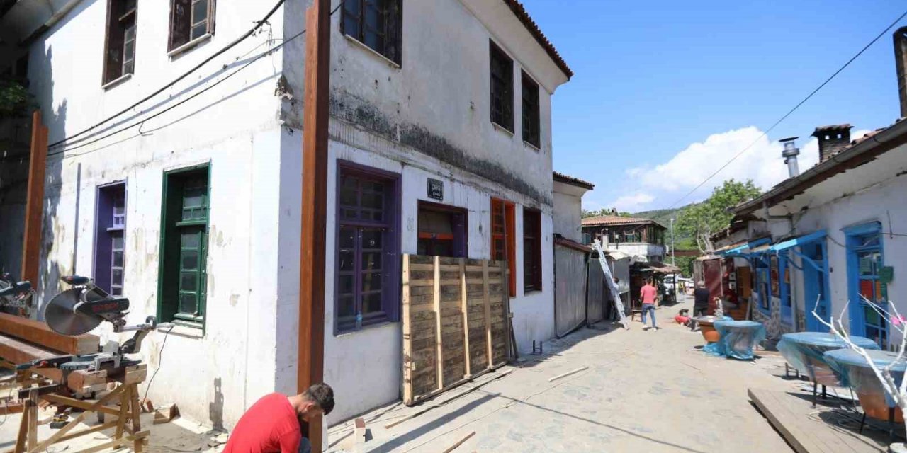 Şirince’nin tarihi çarşısında yenileme çalışmaları başladı