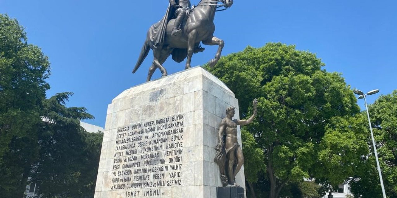 İBB’nin korumaya aldığı İsmet İnönü heykelinin tarihi caminin üzerine inşa edildiği ortaya çıktı