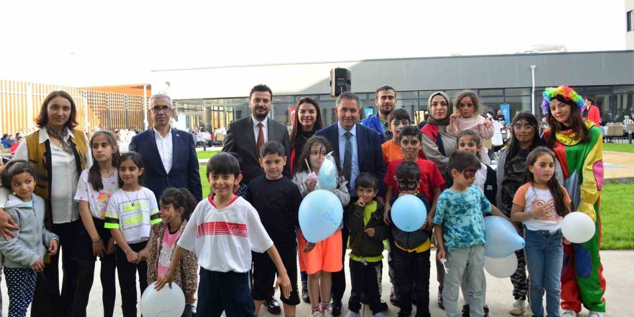 Depremzede vatandaşlara yöresel tatlı ikramı