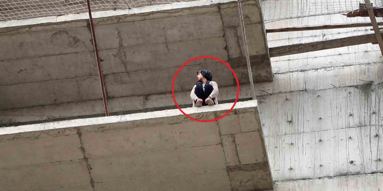 Genç kızın 10. katta intihar girişimi