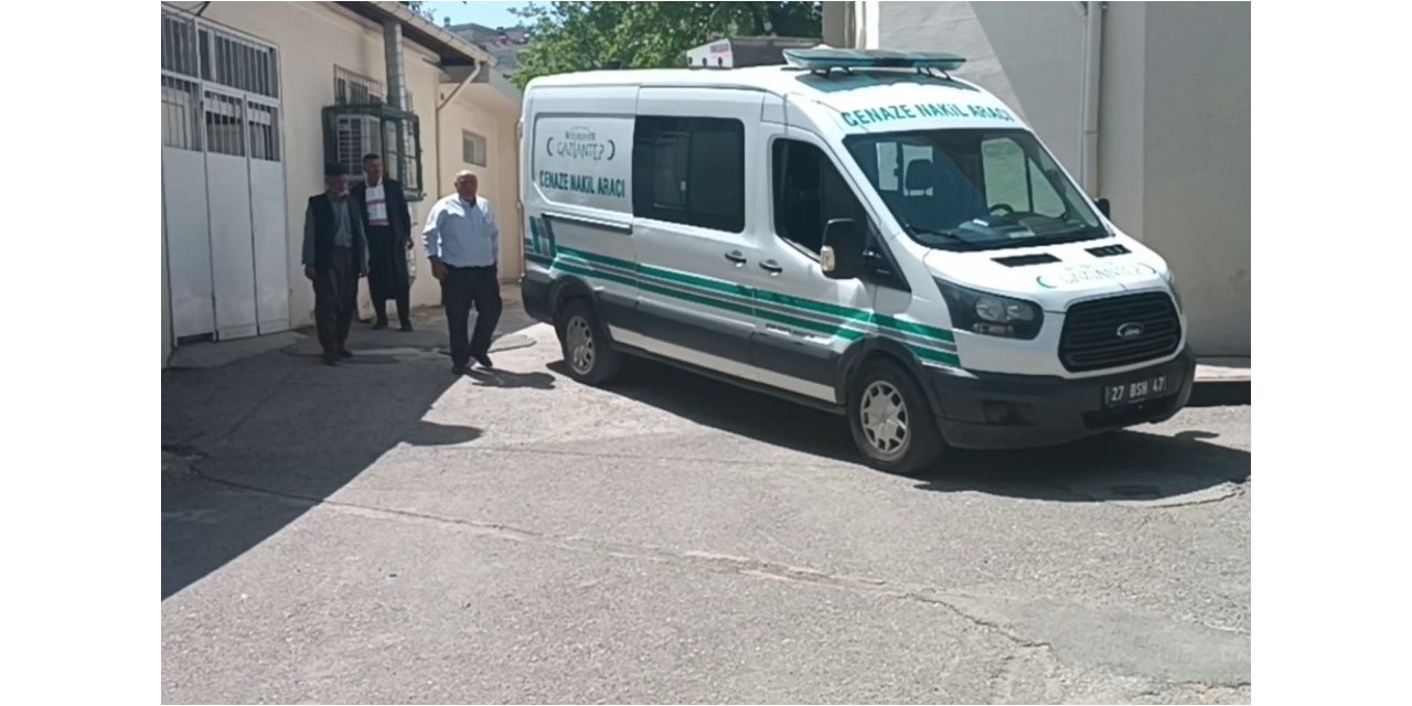 Devrilen traktörün altında kalan çocuk hayatını kaybetti